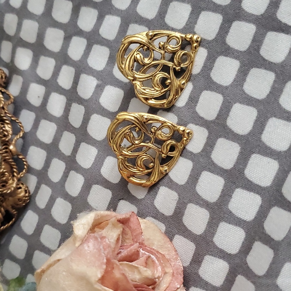 Vintage Filigree Scroll Heart Shaped Button Earrings, Flat Goldtone Hearts